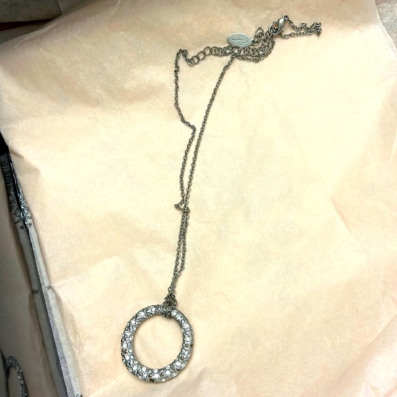 SALE!!! GUESS CIRCLE PENDANT NECKLACE 🤩🤩 - Picture 1 of 6